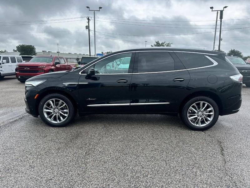 Buick Enclave Vehicle Full-screen Gallery Image 02