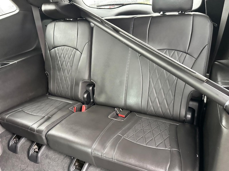 Buick Enclave Vehicle Full-screen Gallery Image 10