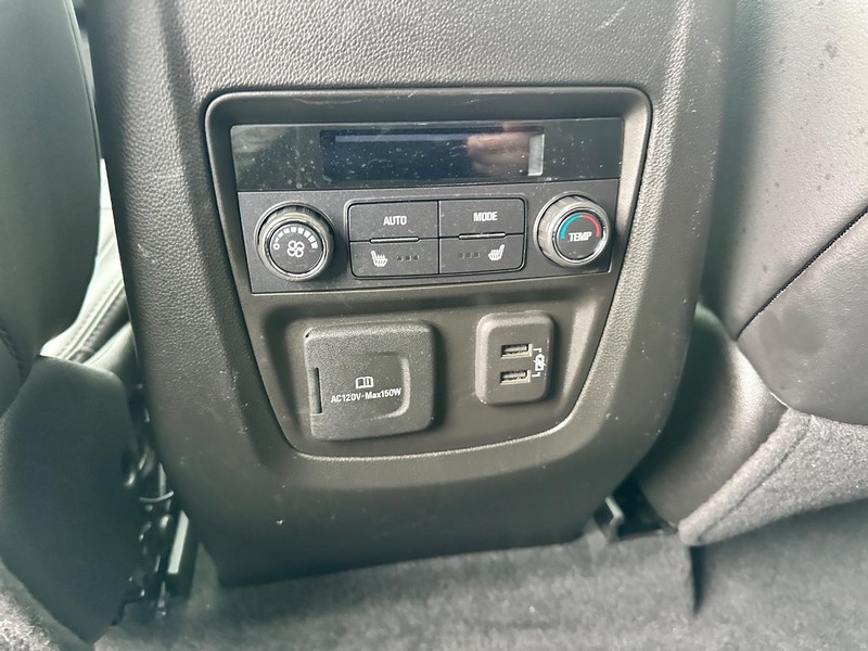 Buick Enclave Vehicle Full-screen Gallery Image 11