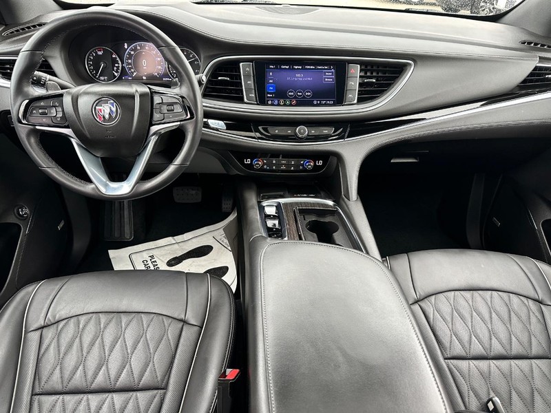 Buick Enclave Vehicle Full-screen Gallery Image 13
