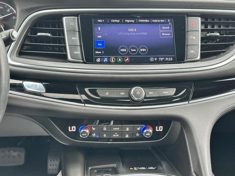 Buick Enclave Vehicle Full-screen Gallery Image 15