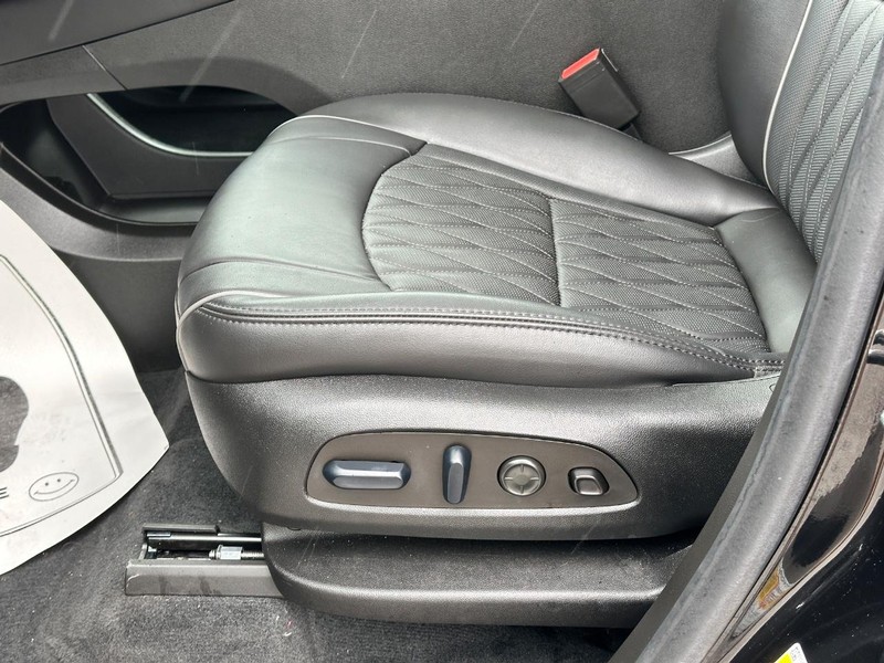 Buick Enclave Vehicle Full-screen Gallery Image 20