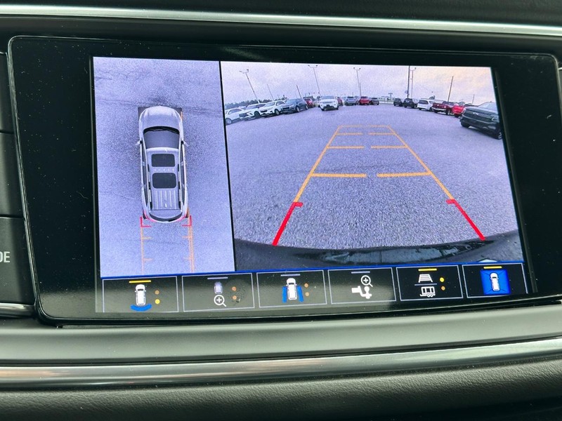 Buick Enclave Vehicle Full-screen Gallery Image 26