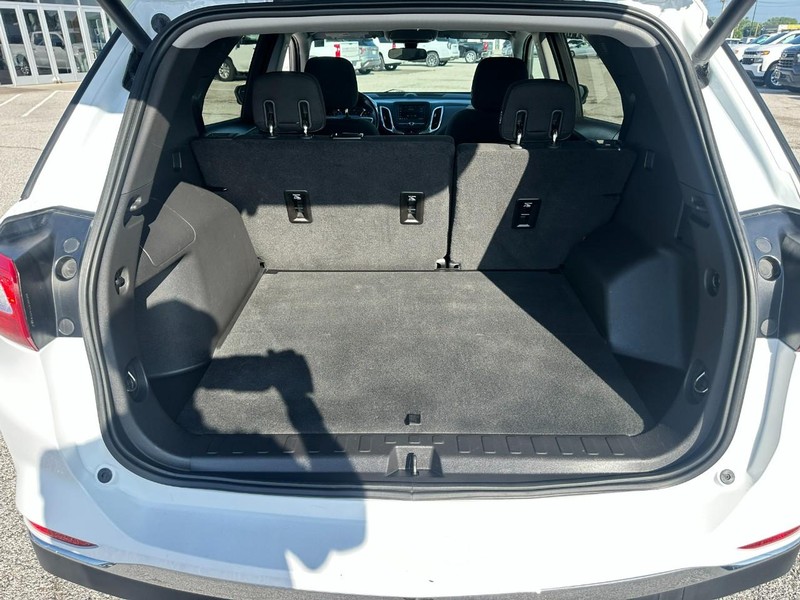 Chevrolet Equinox Vehicle Full-screen Gallery Image 05