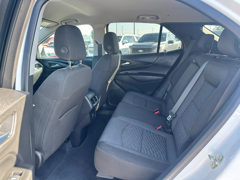 Chevrolet Equinox Vehicle Full-screen Gallery Image 10