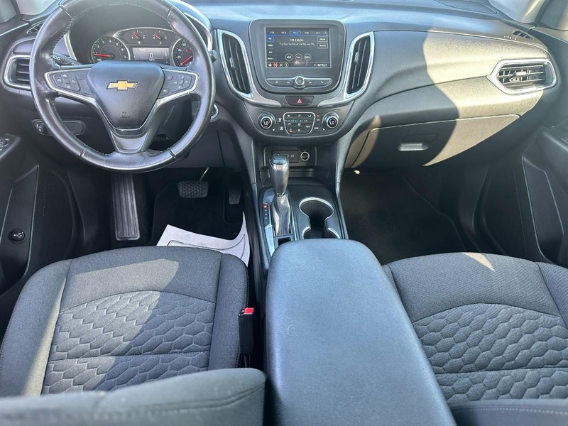 Chevrolet Equinox Vehicle Full-screen Gallery Image 11