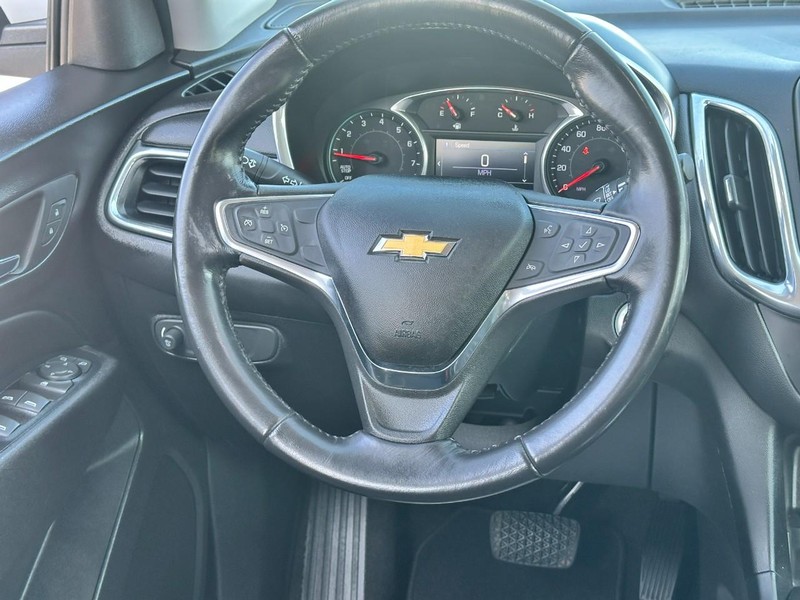 Chevrolet Equinox Vehicle Full-screen Gallery Image 12