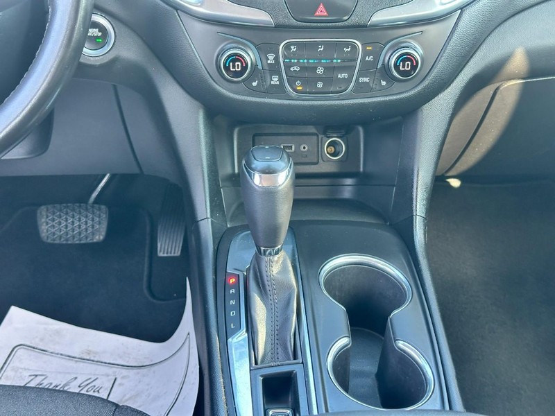 Chevrolet Equinox Vehicle Full-screen Gallery Image 14