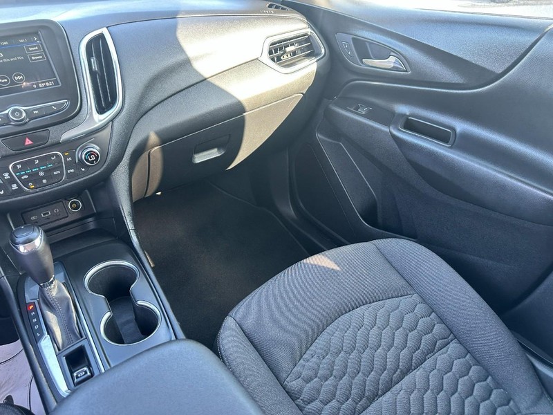 Chevrolet Equinox Vehicle Full-screen Gallery Image 15