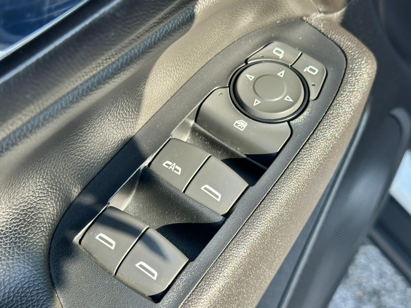 Chevrolet Equinox Vehicle Full-screen Gallery Image 16