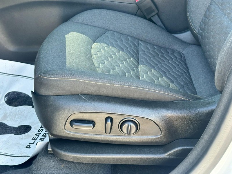 Chevrolet Equinox Vehicle Full-screen Gallery Image 17
