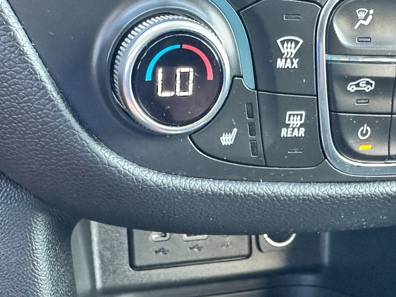 Chevrolet Equinox Vehicle Full-screen Gallery Image 21