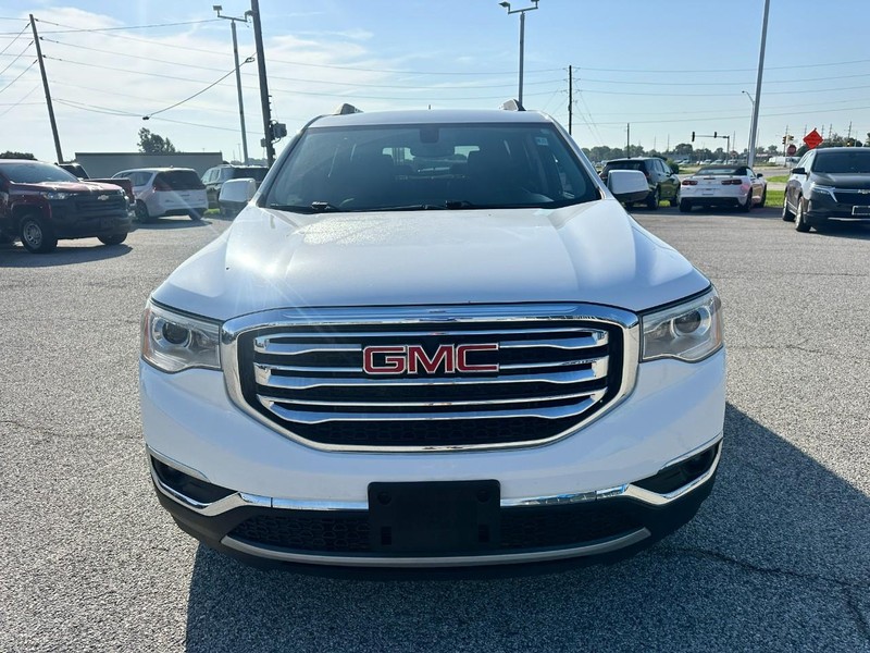 GMC Acadia Vehicle Full-screen Gallery Image 9