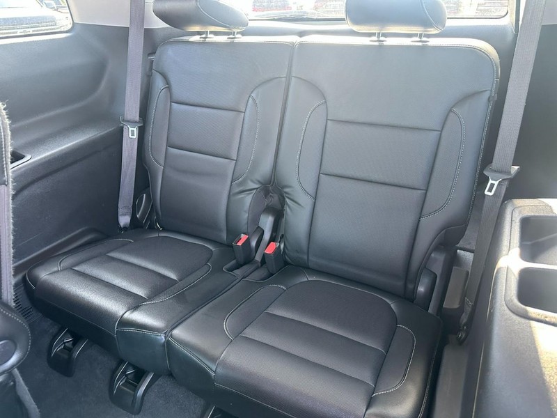 GMC Acadia Vehicle Full-screen Gallery Image 10
