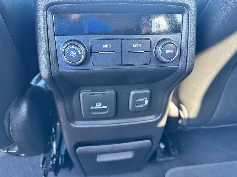 GMC Acadia Vehicle Full-screen Gallery Image 12