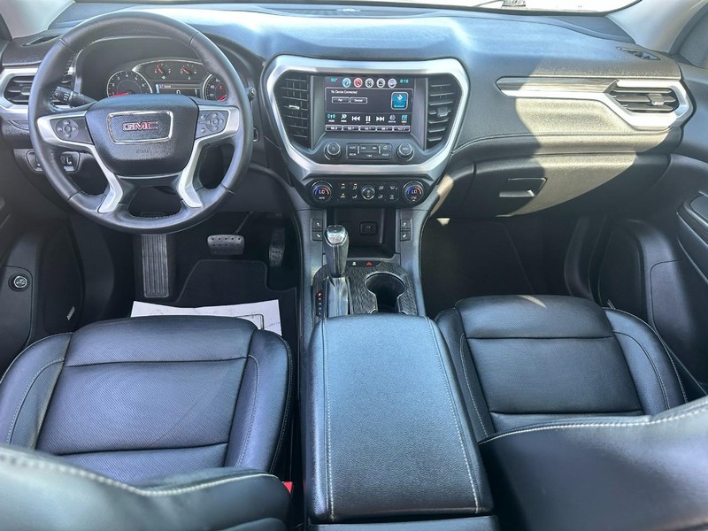 GMC Acadia Vehicle Full-screen Gallery Image 13