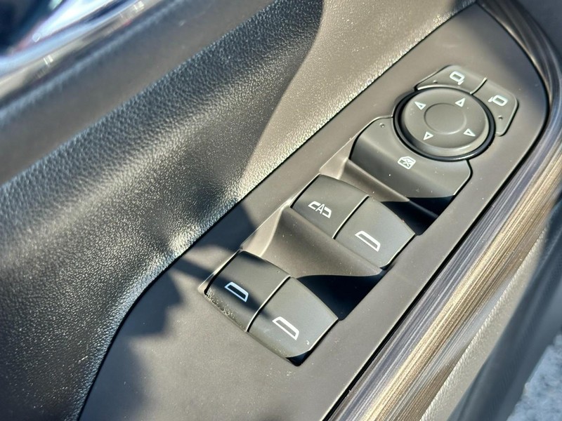 GMC Acadia Vehicle Full-screen Gallery Image 18