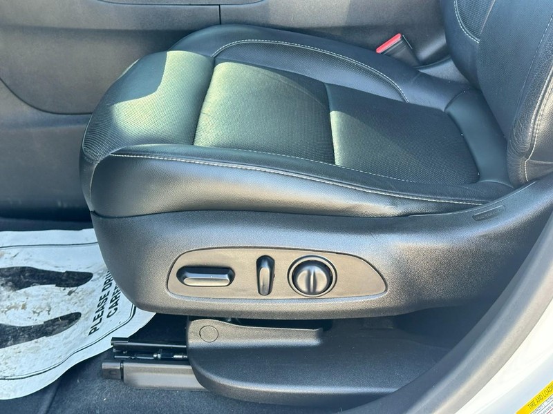 GMC Acadia Vehicle Full-screen Gallery Image 19