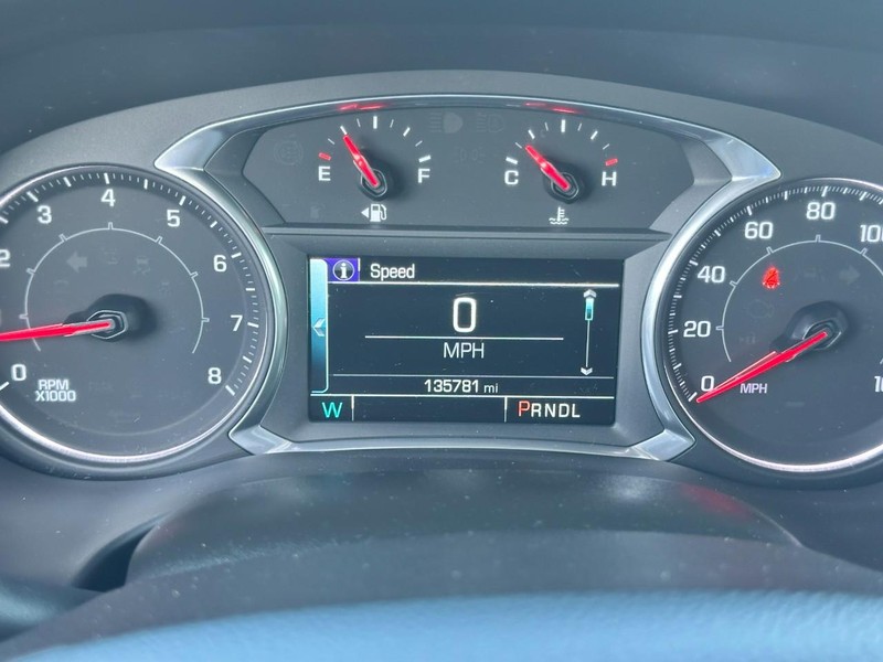 GMC Acadia Vehicle Full-screen Gallery Image 22