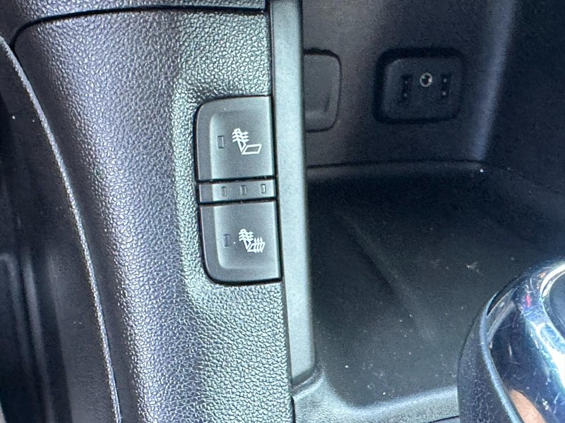 GMC Acadia Vehicle Full-screen Gallery Image 23