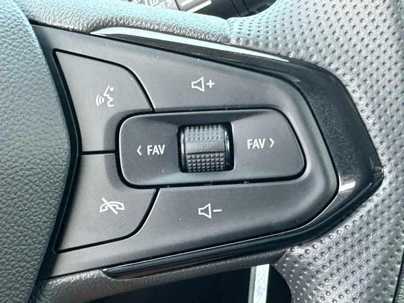 Chevrolet Trax Vehicle Full-screen Gallery Image 12