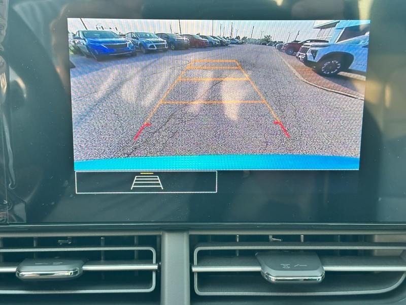 Chevrolet Trax Vehicle Full-screen Gallery Image 13