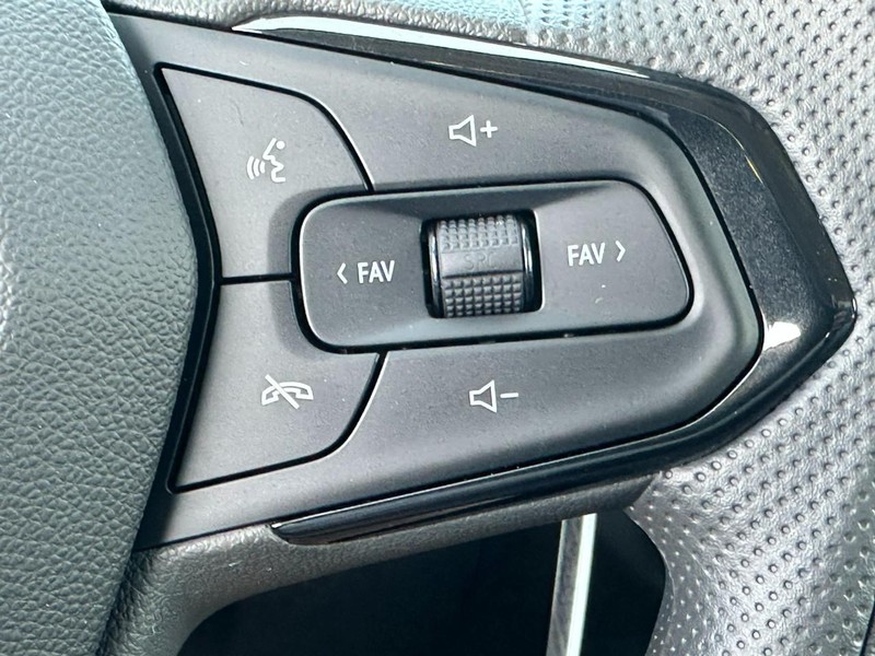 Chevrolet Trax Vehicle Full-screen Gallery Image 12