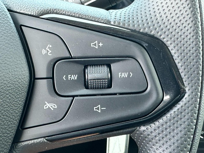 Chevrolet Trax Vehicle Full-screen Gallery Image 12