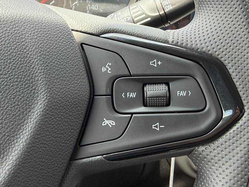 Chevrolet Trax Vehicle Full-screen Gallery Image 9