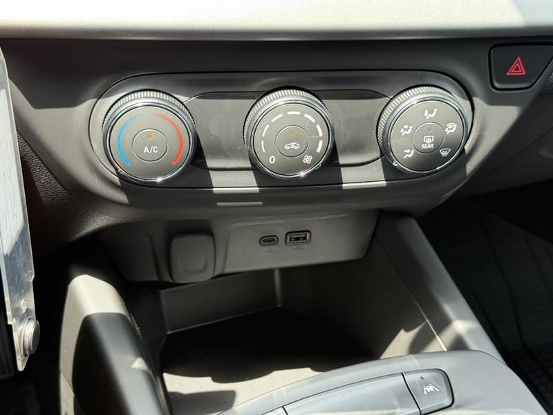 Chevrolet Trax Vehicle Full-screen Gallery Image 12