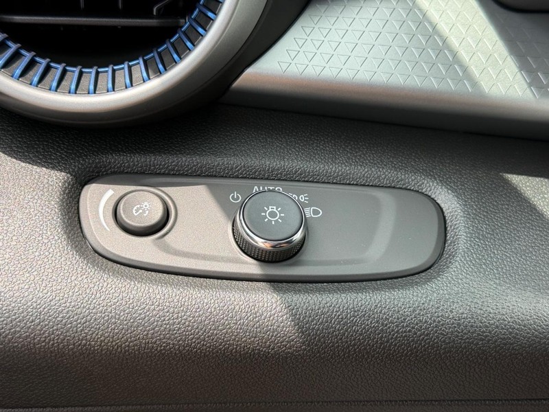 Chevrolet Trax Vehicle Full-screen Gallery Image 15
