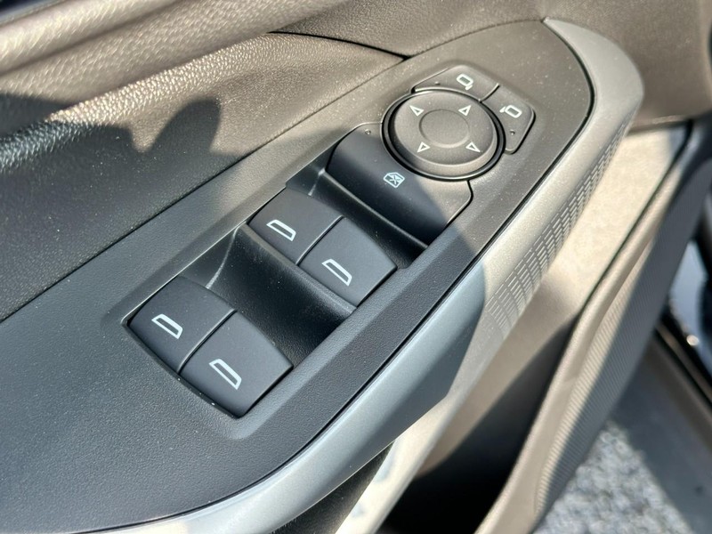 Chevrolet Trax Vehicle Full-screen Gallery Image 9