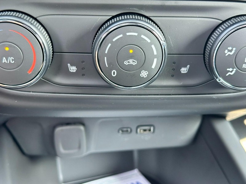 Chevrolet Trax Vehicle Full-screen Gallery Image 13