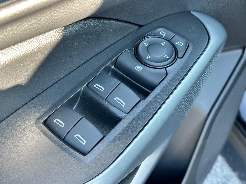 Chevrolet Trax Vehicle Full-screen Gallery Image 9