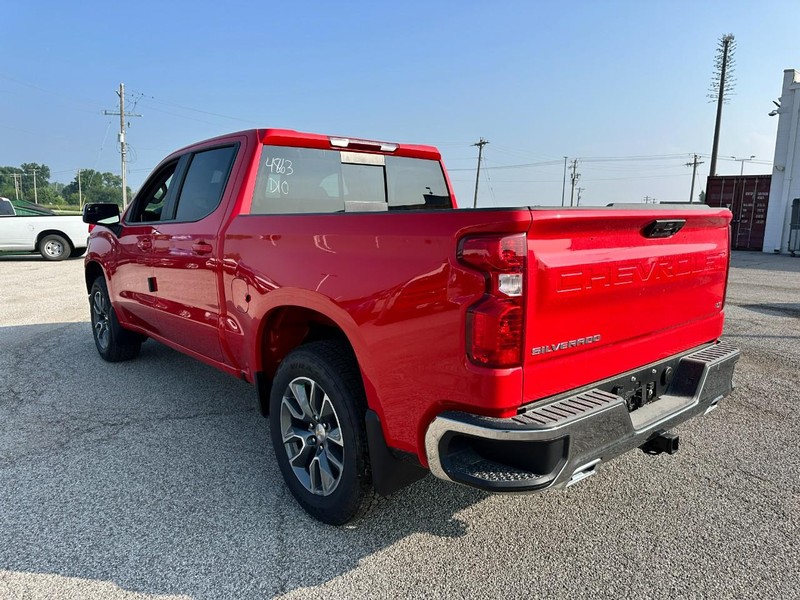Chevrolet Silverado 1500 Vehicle Full-screen Gallery Image 3