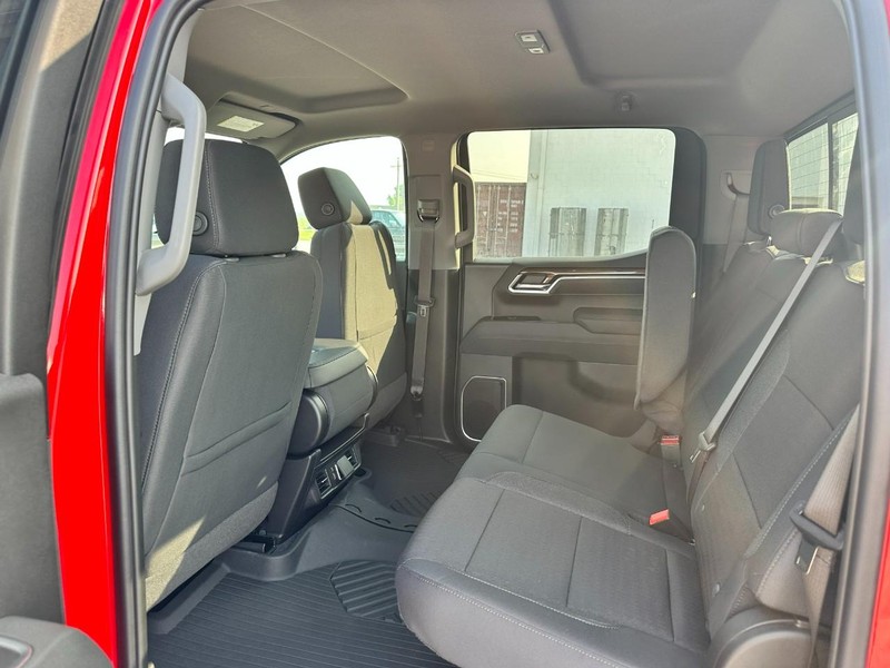 Chevrolet Silverado 1500 Vehicle Full-screen Gallery Image 4