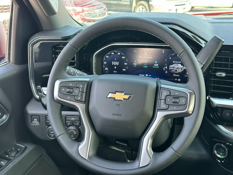 Chevrolet Silverado 1500 Vehicle Full-screen Gallery Image 6