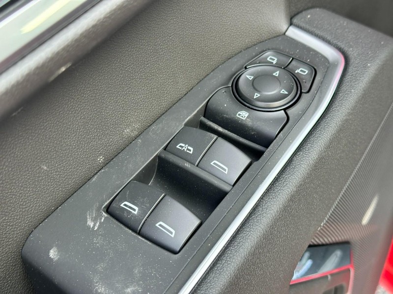 Chevrolet Silverado 1500 Vehicle Full-screen Gallery Image 9