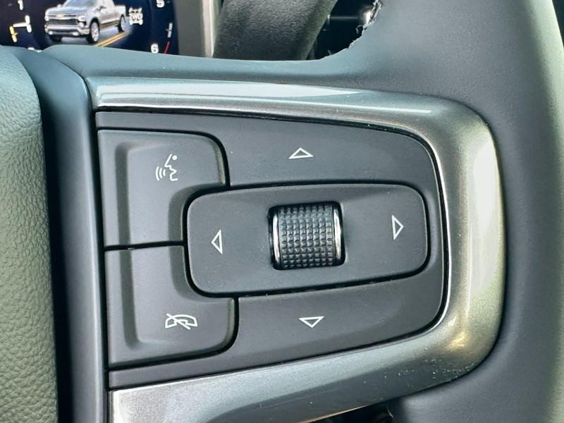 Chevrolet Silverado 1500 Vehicle Full-screen Gallery Image 12