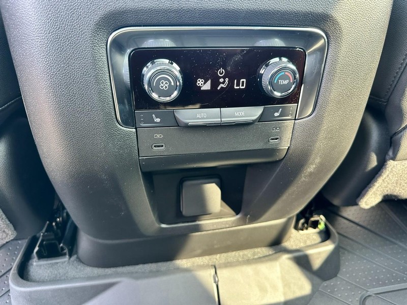 Chevrolet Tahoe Vehicle Full-screen Gallery Image 6