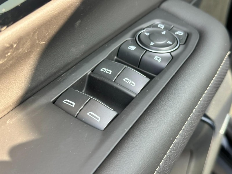 Chevrolet Tahoe Vehicle Full-screen Gallery Image 12