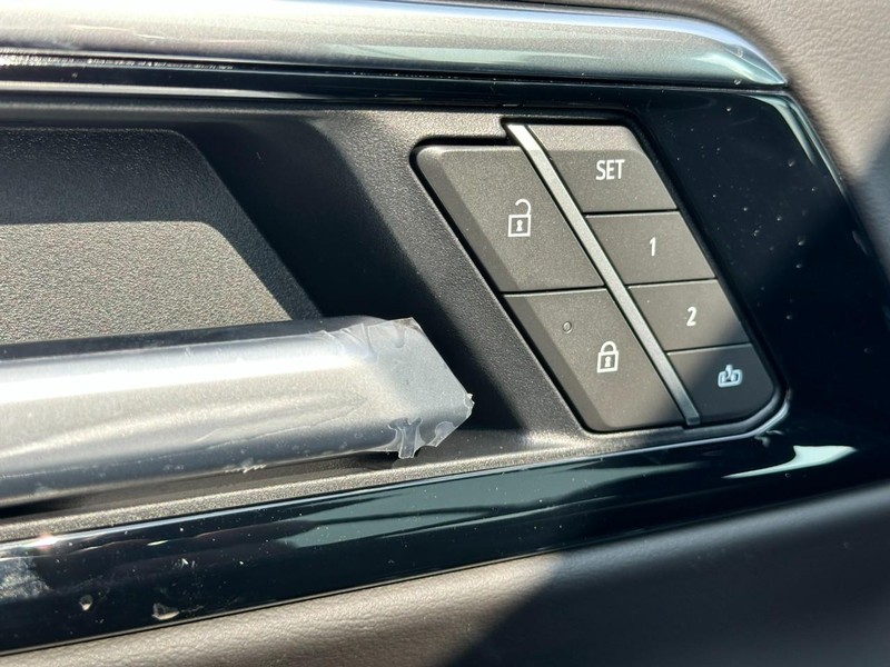 Chevrolet Tahoe Vehicle Full-screen Gallery Image 13