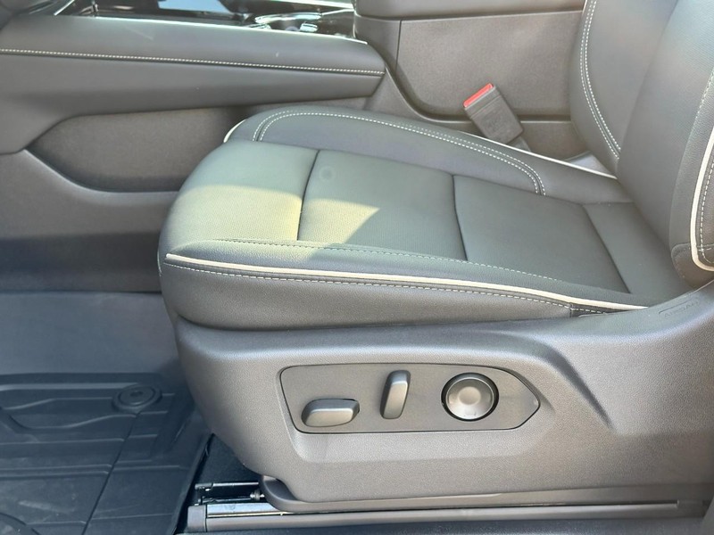 Chevrolet Tahoe Vehicle Full-screen Gallery Image 14