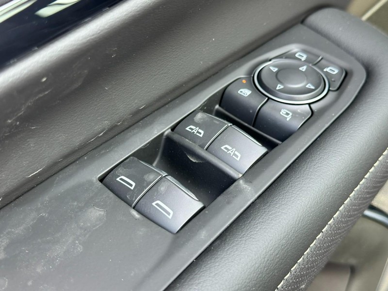 Chevrolet Tahoe Vehicle Full-screen Gallery Image 12
