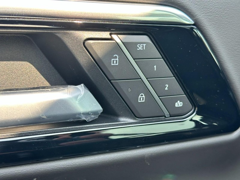 Chevrolet Tahoe Vehicle Full-screen Gallery Image 13