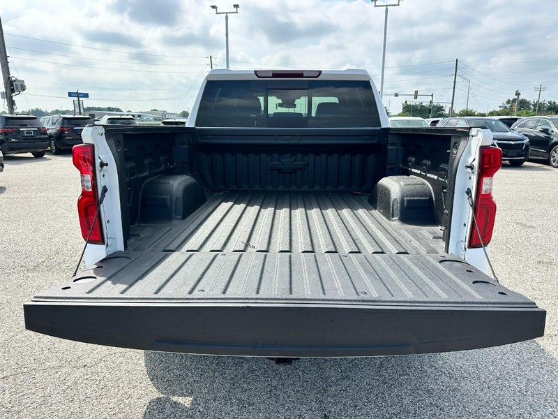 Chevrolet Silverado 1500 Vehicle Full-screen Gallery Image 5