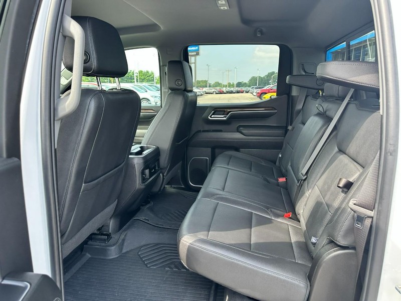 Chevrolet Silverado 1500 Vehicle Full-screen Gallery Image 10