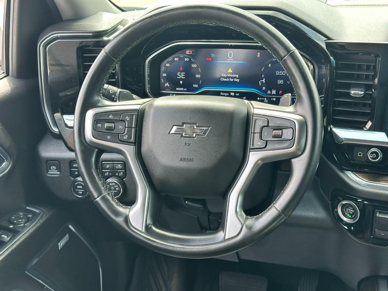 Chevrolet Silverado 1500 Vehicle Full-screen Gallery Image 12