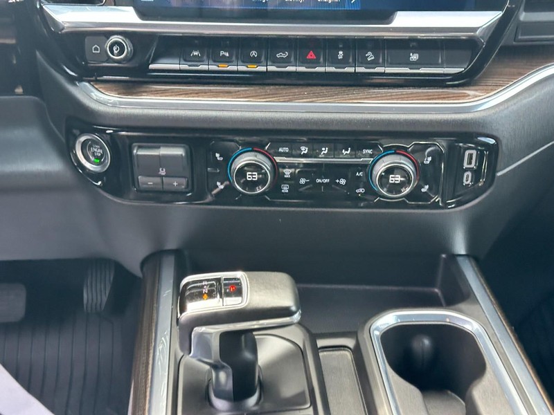 Chevrolet Silverado 1500 Vehicle Full-screen Gallery Image 13
