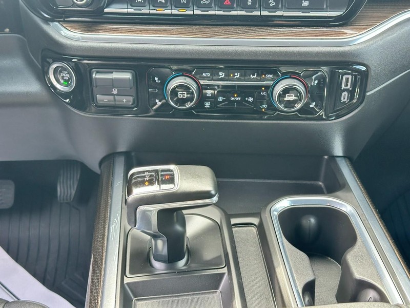 Chevrolet Silverado 1500 Vehicle Full-screen Gallery Image 14